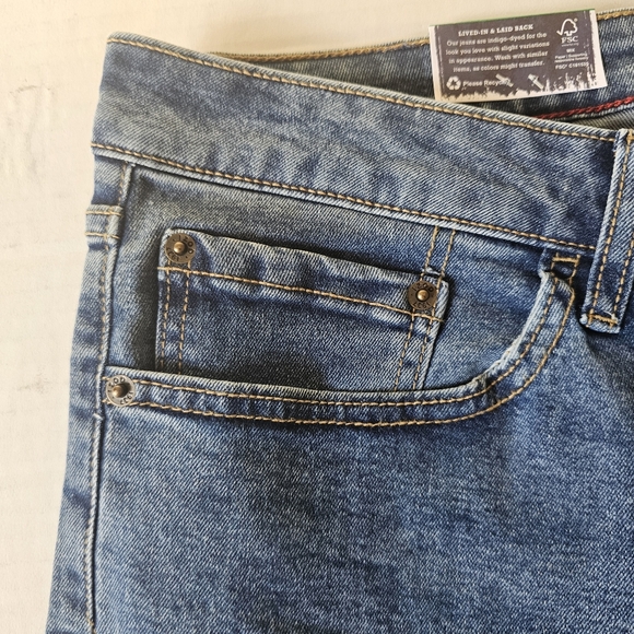 Izod Saltwater Jeans Size 38 X 29 Straight Leg Comfort Stretch Medium Wash NWT - Picture 5 of 15